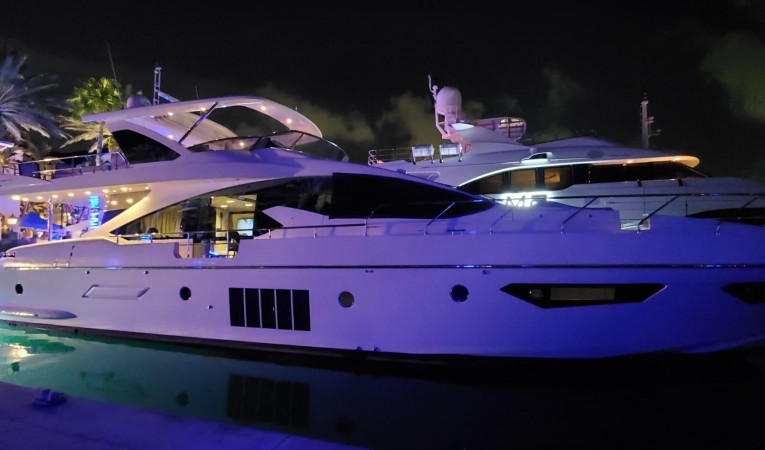 80 Azimut 