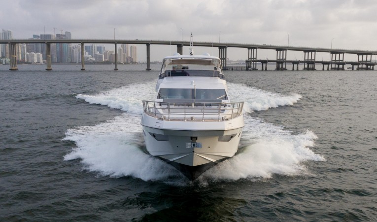 80 Azimut 