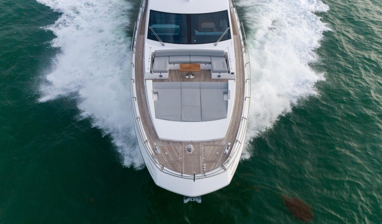 80 Azimut 
