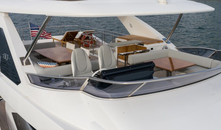 80 Azimut 