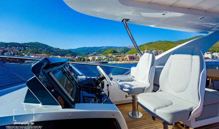 80 Azimut Upper Helm