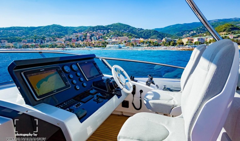 80 Azimut Upper Helm