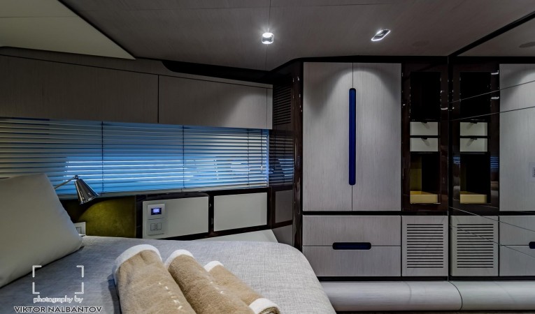 80 Azimut VIP Stateroom