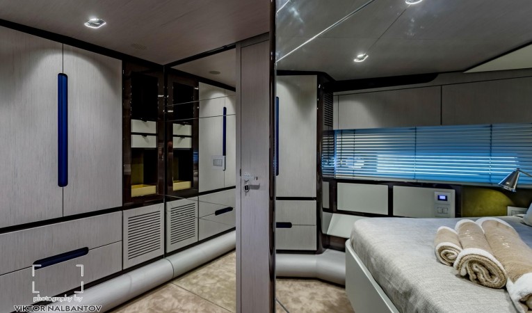 80 Azimut VIP Stateroom