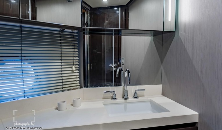 80 Azimut VIP En-Suite