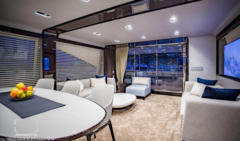 80 Azimut Dining