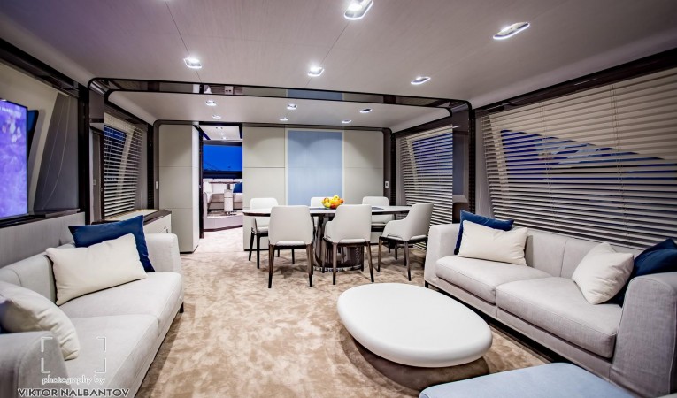 80 Azimut Salon