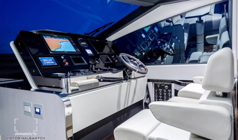 80 Azimut 