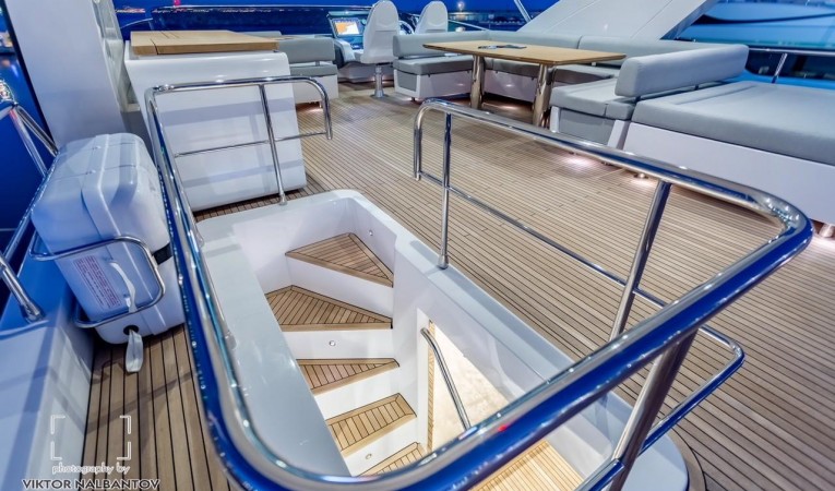 80 Azimut 