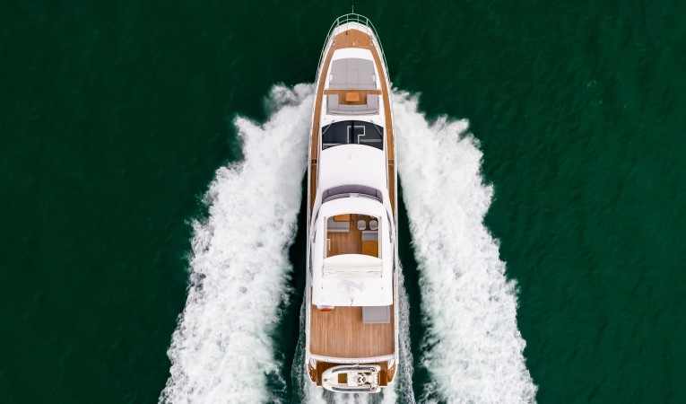 80 Azimut 