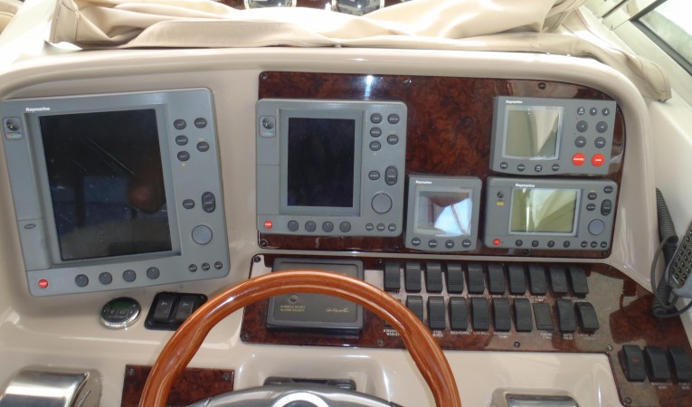 34 Sea Ray Helm console