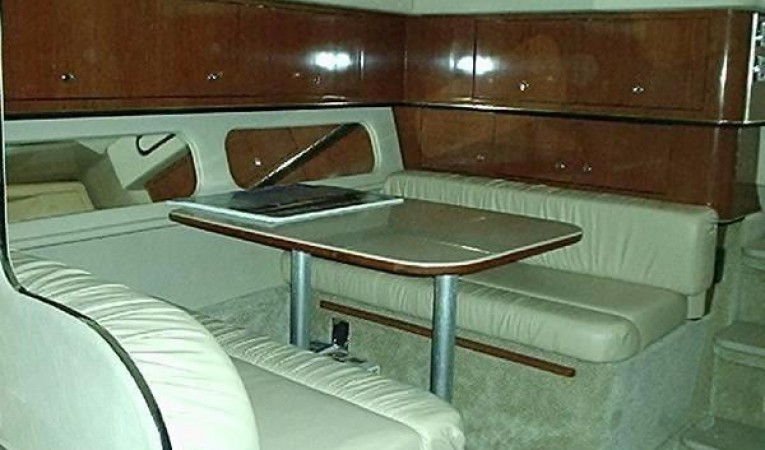 34 Sea Ray Salon table