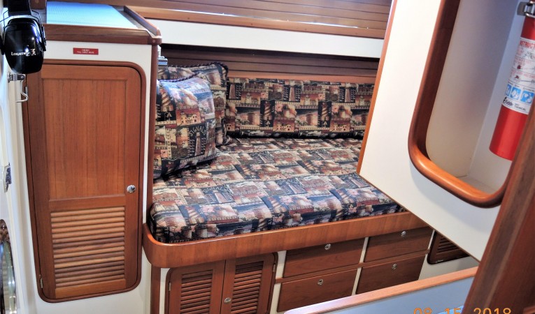 46 Nordhavn VIP stateroom/office to the port