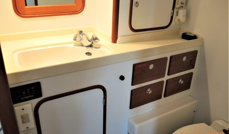 46 Nordhavn Vanity with storage