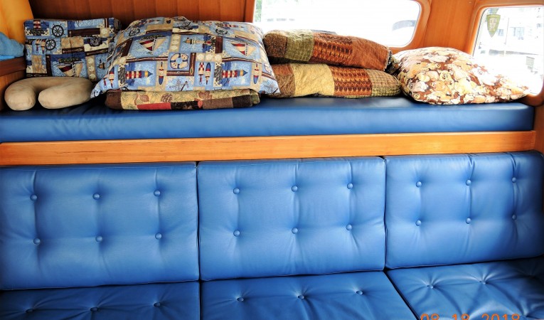 46 Nordhavn Helm seating