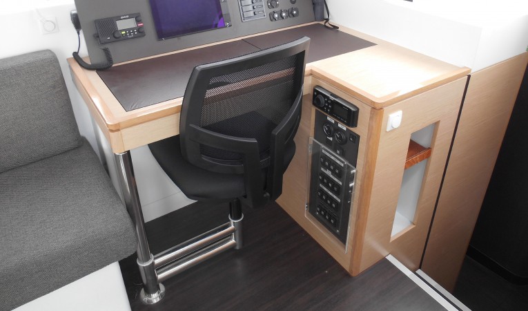 45 Outremer Nav Station