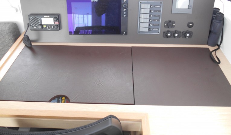 45 Outremer Nav Station