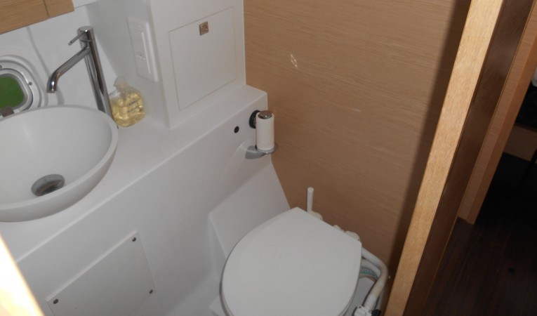 45 Outremer Port Head