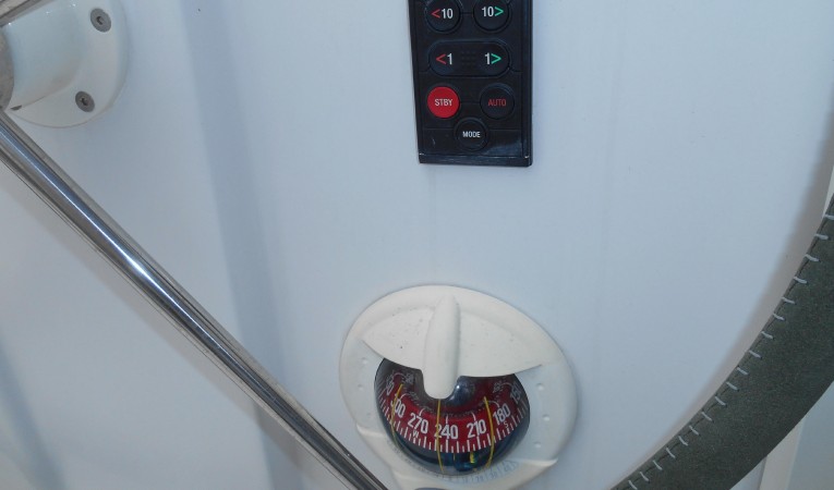 45 Outremer Auto Pilot