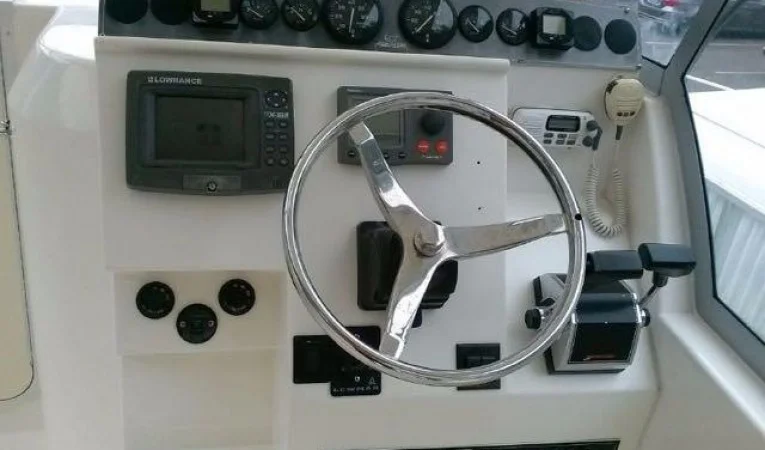 31 Mako Helm station