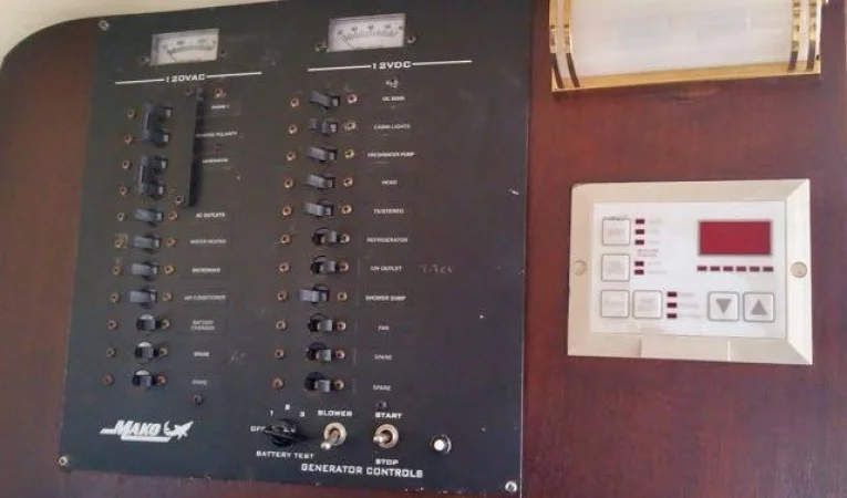 31 Mako Electrical Panel & Air Conditioning Control