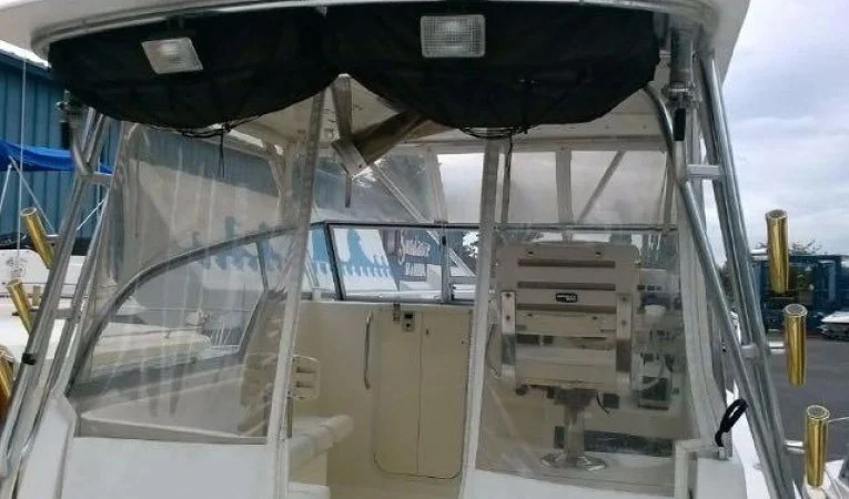 31 Mako Cockpit looking forward