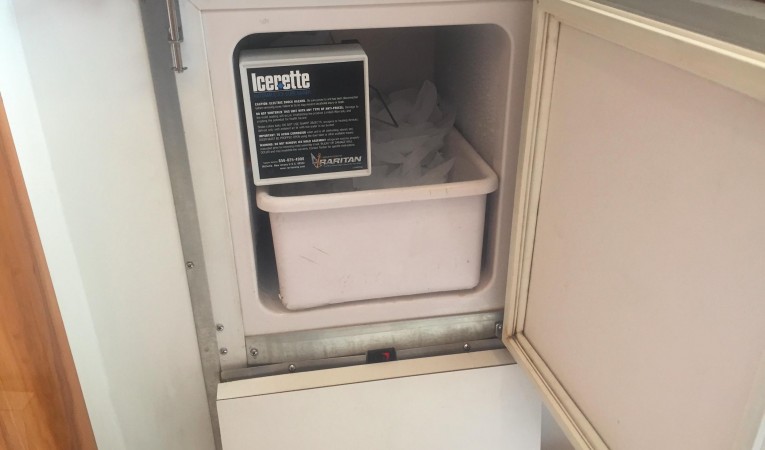 51 Bertram Salon ice maker