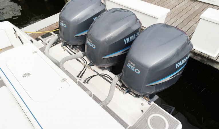 36 Contender Transom Aerial