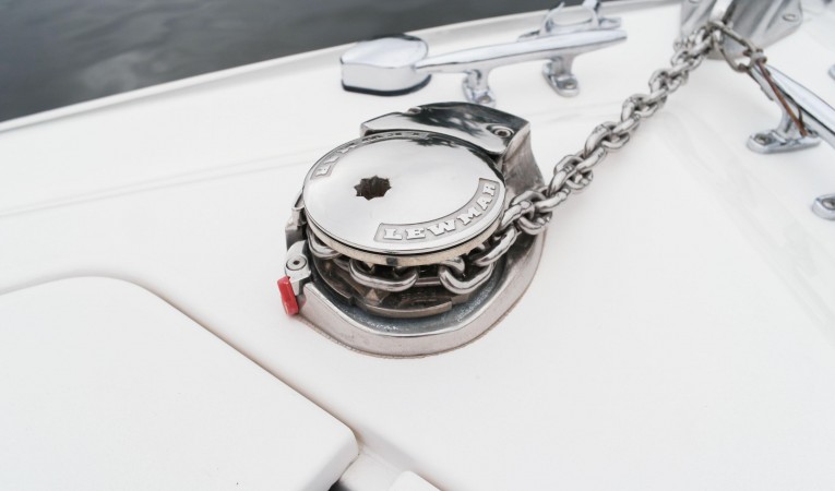 36 Contender Windlass