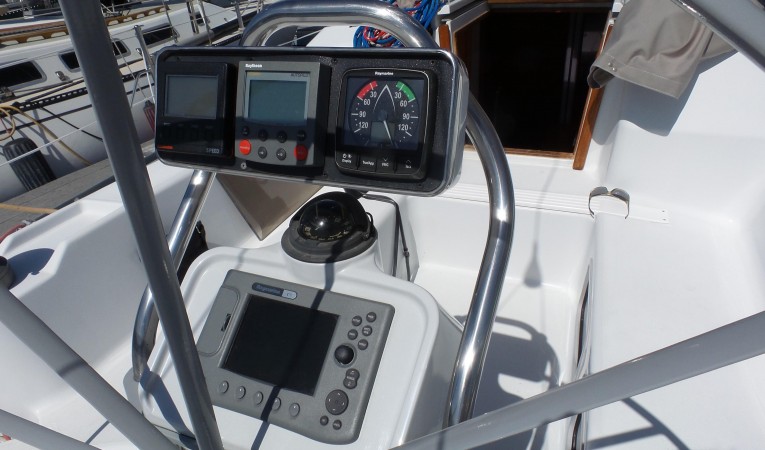 36 C&C Helm and Instruments