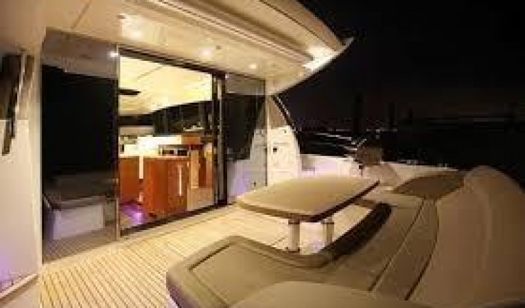 50 Prestige Aft Deck dining / Sun lounger