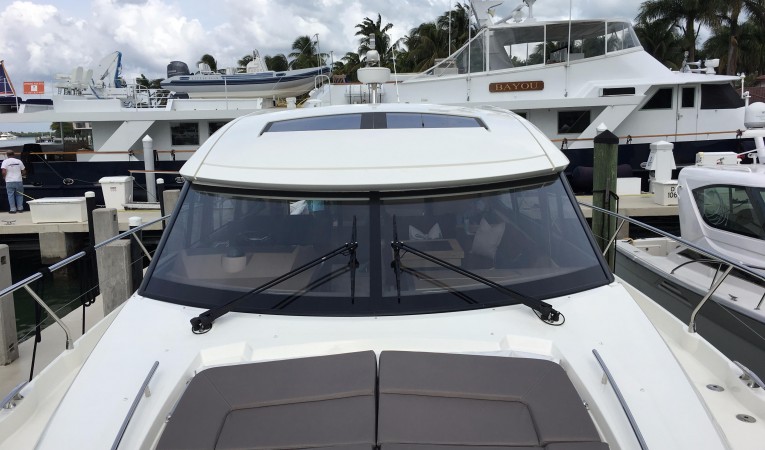 50 Prestige foredeck