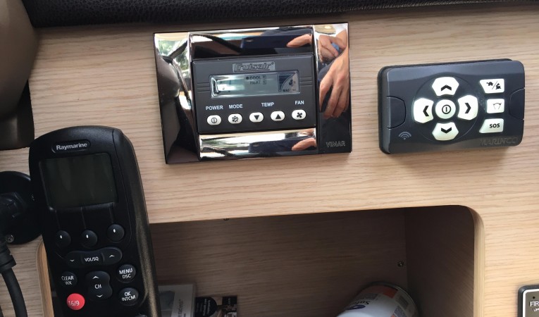 50 Prestige VHF / air conditioning control / Searchlight control