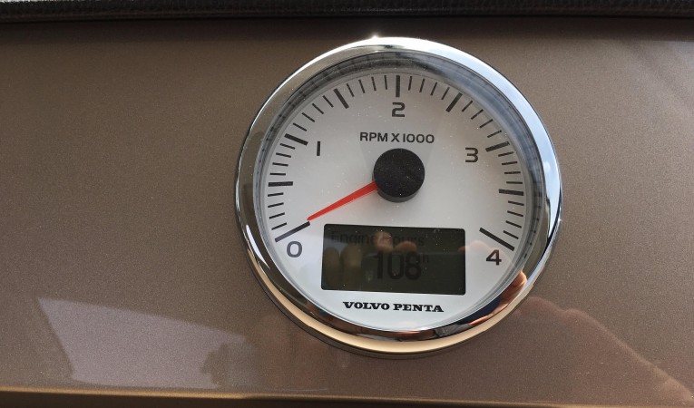 50 Prestige stbd tachometer / engine hour meter