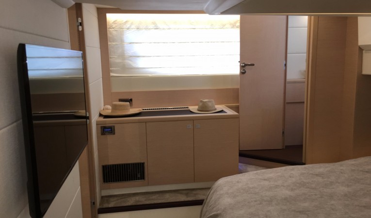 50 Prestige stbd side Master Cabin