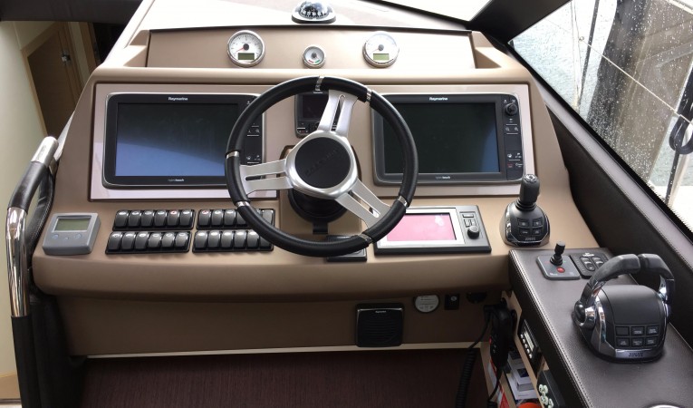 50 Prestige Helm station