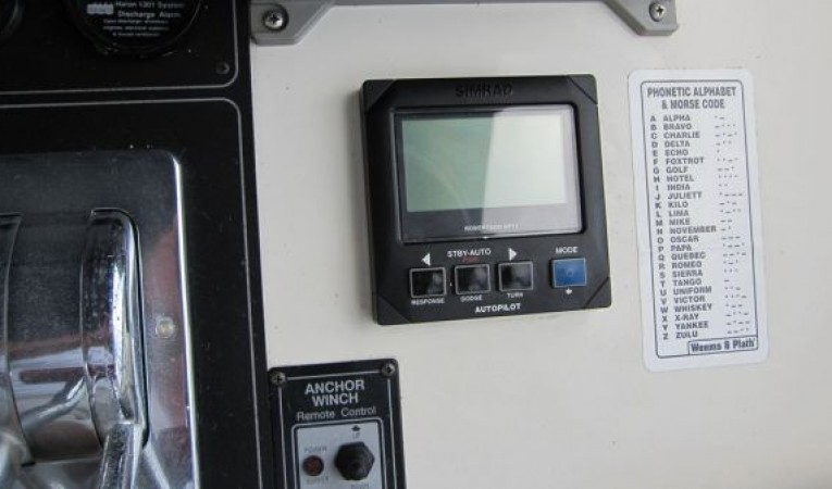 37 Carver Auto pilot