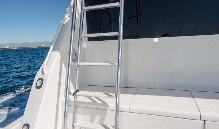 58 Viking Stairs to Flybridge