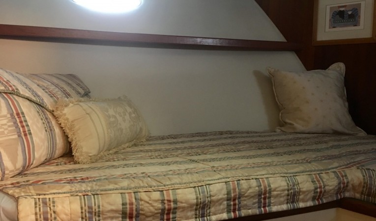 58 Hatteras V Berth Cabin