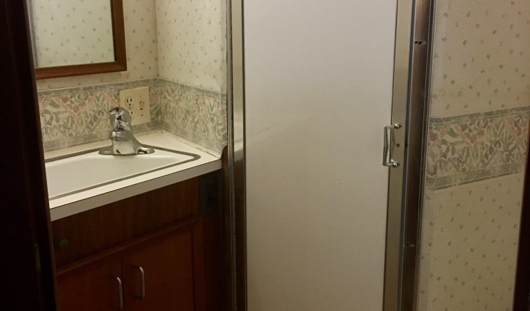 58 Hatteras V Berth Head