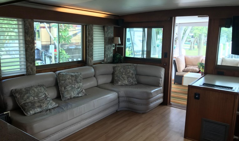 58 Hatteras Salon Facing Aft
