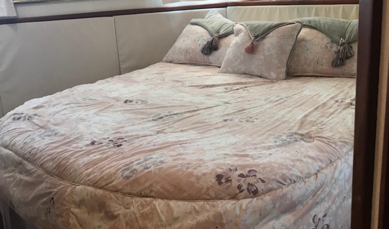 58 Hatteras Master Stateroom