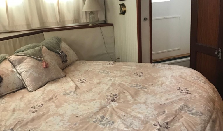 58 Hatteras Master Stateroom