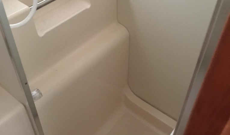 32 Silverton Stall Shower