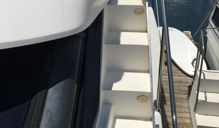 32 Silverton Steps to Foredeck