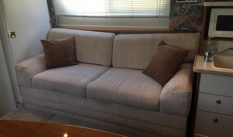 32 Silverton Salon settee