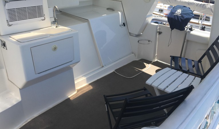 32 Silverton Aft Deck 3