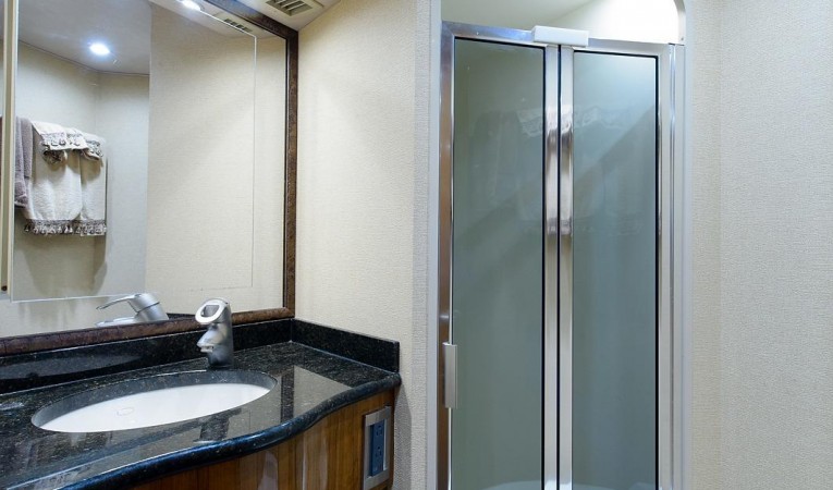 64 Viking Guest Head