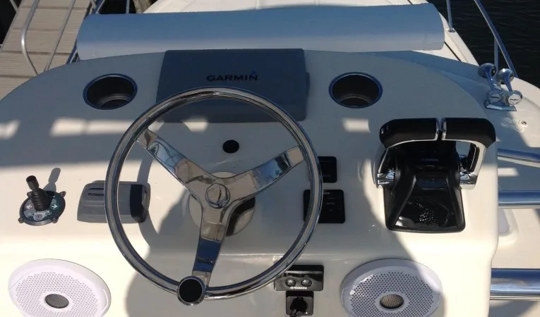 35 Scout Boats Upper Controls