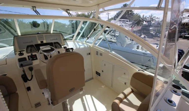 35 Scout Boats Helm Area